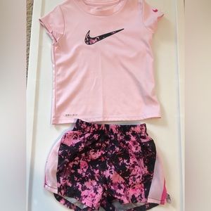 Nike toddler girls arching active outfit